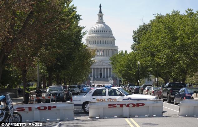 Cảnh sát di tản người dân tại Washington DC