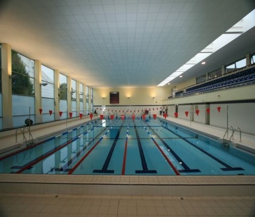Bể bơi trường trung học Trinity, Anh