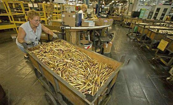 Nhà máy sản xuất đạn Stone Hart ở Miami, Mỹ là một trong những cơ sở sản xuất đạn dược lớn nhất nước. Nhà máy này chuyên cung cấp các loại đạn ACP 380, 9mm, 40, 45ACP, 0,223 hoặc 5.56x45 cho cả quân đội Mỹ và NATO.