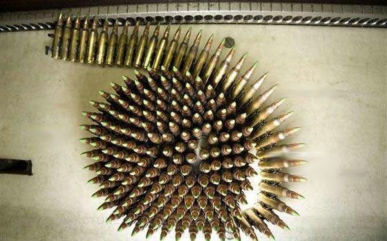 Bên trong nhà máy sản xuất đạn của Mỹ