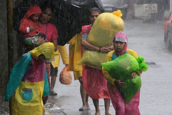 57.000 người dân Philippines đã phải bỏ nhà cửa vì siêu bão Manmadol
