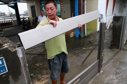 Người dân Đài Loan chuẩn bị đón bão Manmadol