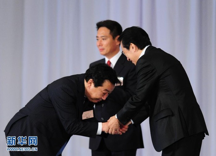 Tân thủ tướng Nhật Bản nhận lời chúc mừng của cựu Thủ tướng Naoto Kan