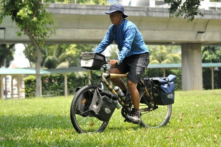 Hiện Chuah Sun Soon và hai người bạn đang lên kế hoạch tiếp tục khám phá Đông Nam Á bằng chiếc xe đạp tre này.