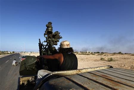 Các hình ảnh cho thấy, lực lượng ủng hộ NTC đã tiến vào Sirte bằng các xe tăng, xe quân sự và pháo hạng nặng.