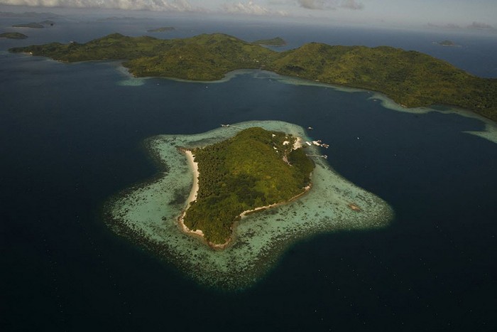 Do sở hữu một lượng nước sạch khổng lồ, hòn đảo này đã trở thành nơi lý tưởng cho loài trai cho ngọc vàng sinh sống.