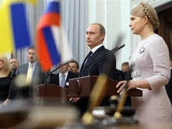 Cựu thủ tướng Ukraina Tymoshenko (phải) và Thủ tướng Nga Putin
