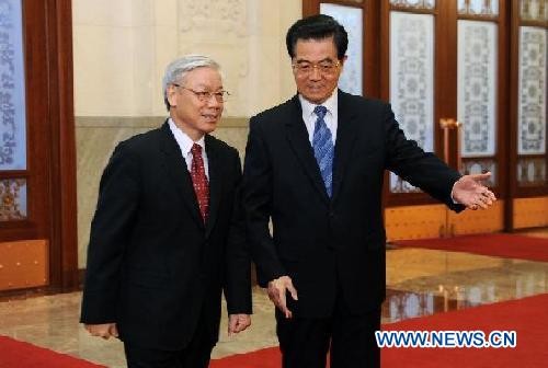 Tổng Bí thư Nguyễn Phú Trọng (trái) và Chủ tịch Trung Quốc Hồ Cẩm Đào