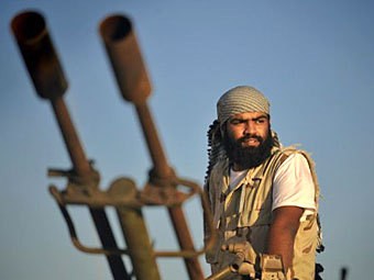 1 tay súng của lực lượng chuyển tiếp quốc gia Libya
