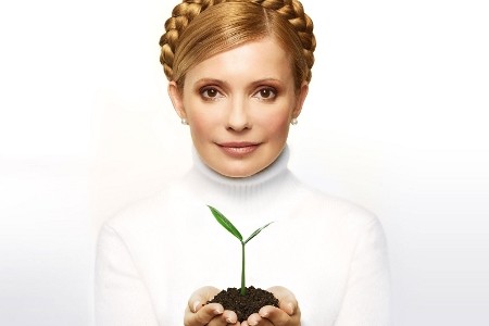 Trước khi bắt đầu sự nghiệp chính trị, Yulia Tymoshenko từng là một nữ doanh nhân thành công nhưng cũng gây tranh cãi trong ngành công nghiệp khí đốt và trong một vài đánh giá, bà được cho là một trong số những người giàu nhất đất nước.