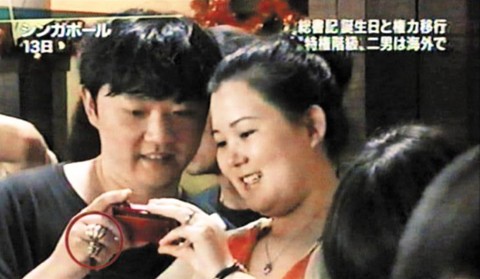 Kim Jong-chol và người phụ nữ được cho là vợ của anh tại Singapore hồi đầu năm nay