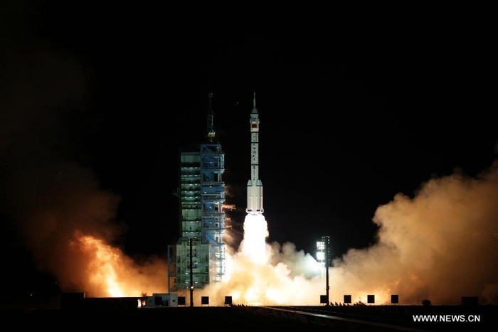 Trước đó, vào ngày 29/9/2011, Trung Quốc đã thực hiện bước đi đầu tiên trong việc xây dựng trạm vũ trụ đầu tiên của mình khi phóng thành công mô-đun Tiangong-1, hay còn gọi là Thiên Cung 1, có trọng lượng 8,5 tấn, dài 8,5m, vào quỹ đạo.