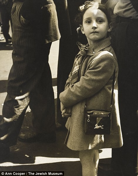 Ảnh chụp một bé gái năm 1950
