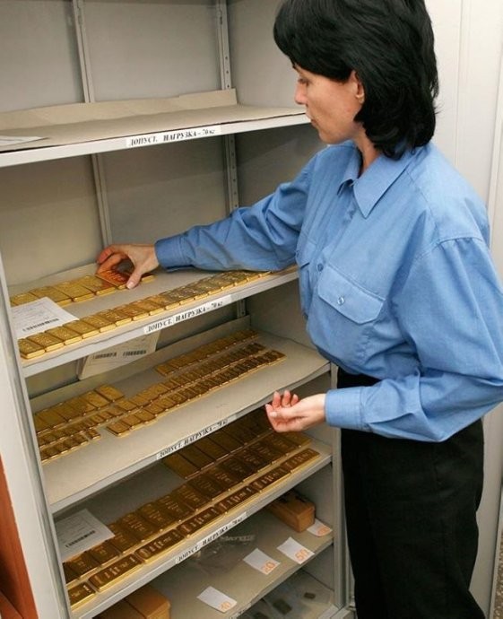 Các nhà máy tại Krasnoyarsk thường sản xuất 9 loại vàng miếng có trọng lượng từ 1g tới 1 kg.