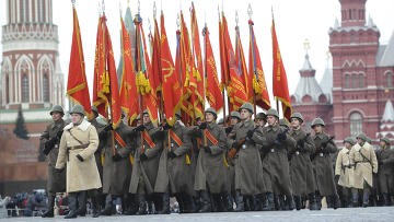 Tái hiện hình ảnh chiến sĩ Hồng quân năm 1941 tại lễ diễu binh ở quảng trường Đỏ ngày 7/11/2011