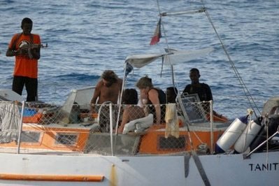 Hải tặc Somalia và các con tin bị bắt giữ trong tháng 4/2009 (ảnh minh hoạ)