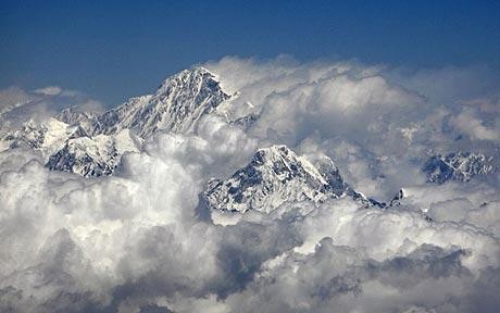 Đỉnh Everest cao 8.848 m trên mực nước biển và được coi là nóc nhà của thế giới