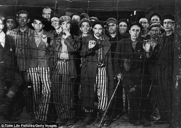 Các tù nhân ở Buchenwald, một trại tập trung Đức Quốc xã, cuối Thế chiến II