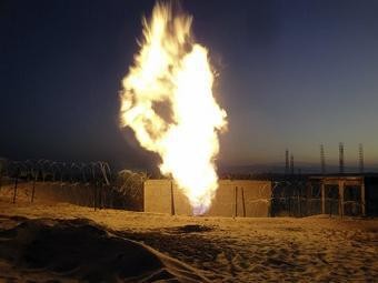 Lửa cháy sau vụ nổ tại đường ống dẫn khí đốt ở Ai Cập