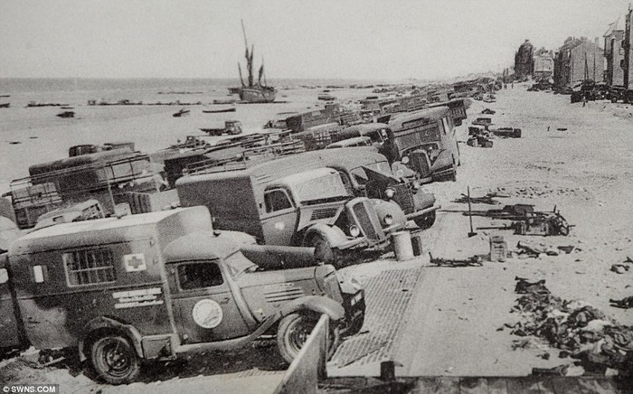 Hàng ngàn thiết bị quân sự bị bỏ lại trên bãi biển sau trận chiến