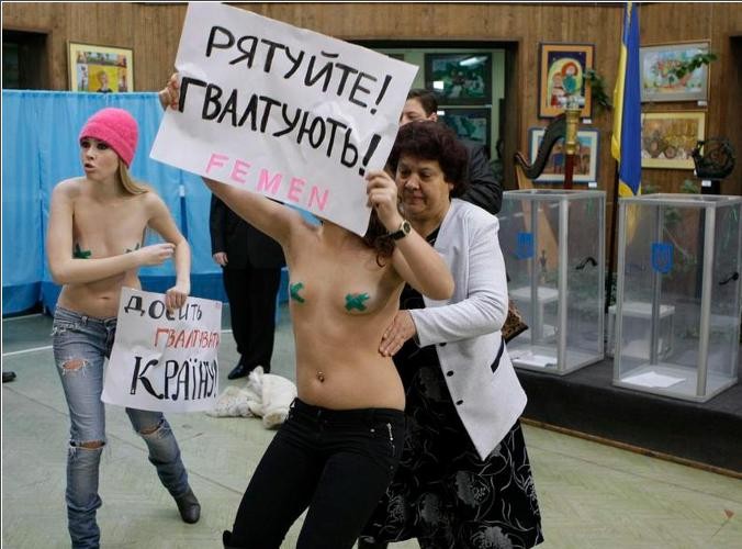 Biểu tình tại một trạm bỏ phiếu ở Ucraina hôm 7/2/2010