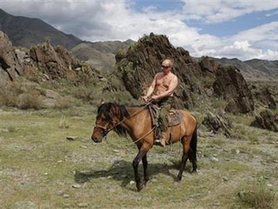Thủ tướng Nga Putin khoe ngực trần ở đồng quê Siberia