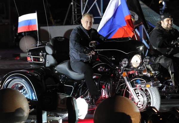 Putin lái Harley khởi động chiến dịch bầu cử