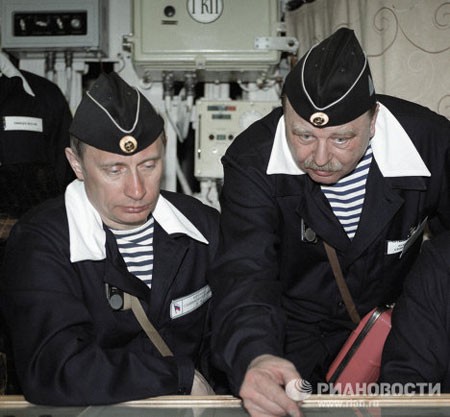 Thủ tướng Nga học cách điều khiển tàu ngầm nguyên tử
