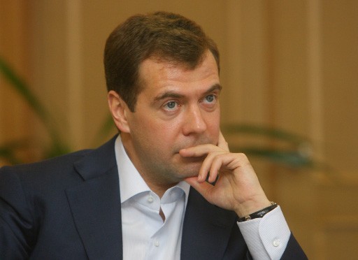 Thể thao là một trong những thú vui của Medvedev: bơi lội, đi bộ, Yoga, cờ vua hay bóng đá …