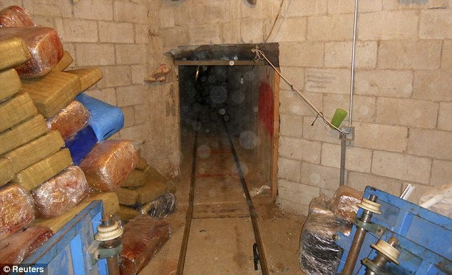 Một lượng ma túy lớn được phát hiện bên trong đường hầm