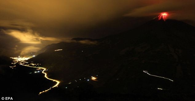 Ít nhất 700 người đã được lệnh sơ tán khỏi khu vực bị ảnh hưởng bởi đợt phun trào của núi lửa Tungurahua
