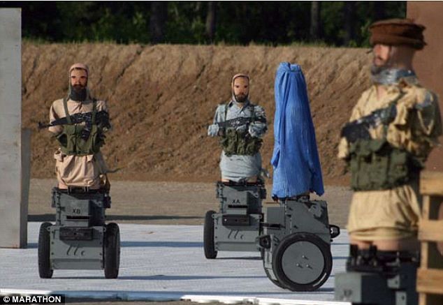 Các robot mang mục tiêu di động hình chiến binh Hồi giáo
