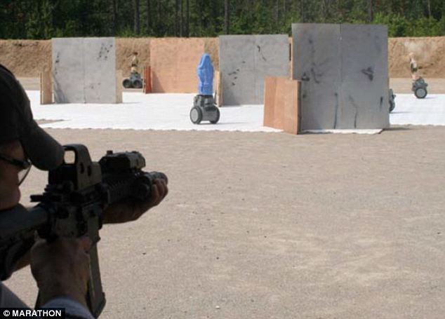 Lính Mỹ tham gia tập bắn với robot mang mục tiêu di động mới