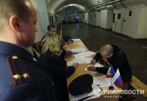 Các giáo viên tại Moscow tham gia bỏ phiếu tại trường học sau giờ làm việc