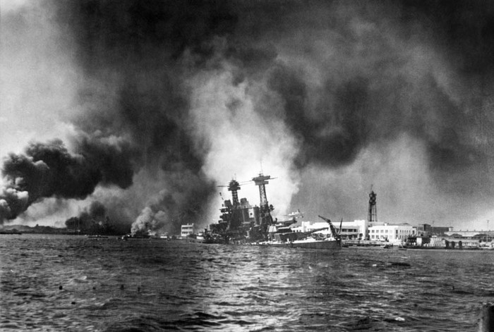 Hạm đội Thái Bình Dương của Mỹ bị tiêu tiêu diệt ngay tại Trân Châu Cảng bởi 360 chiến đấu cơ của của Nhật Bản trong cuộc tấn công bất ngờ.