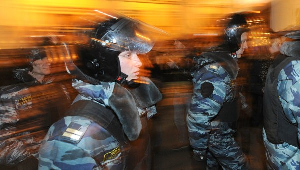 Hàng ngàn cảnh sát và thành viên nhóm phong trào thanh niên ủng hộ điện Kremlin đã được triển khai xuống đường phố Moscow để đảm bảo trật tự công cộng