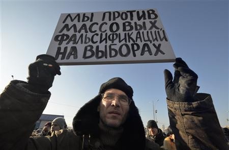 Người tham gia biểu tình giương cao khẩu ngữ tại Vladivostok