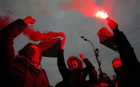 Người biểu tình dùng pháo sáng tại quảng trường Bolotnaya