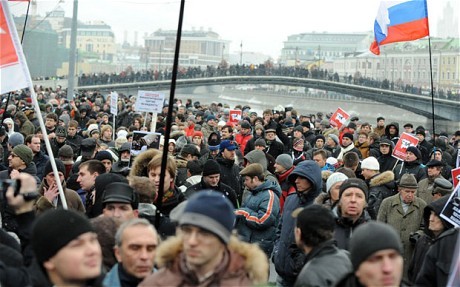 Đám đông người biểu tình đang đổ về quảng trường Bolotnaya