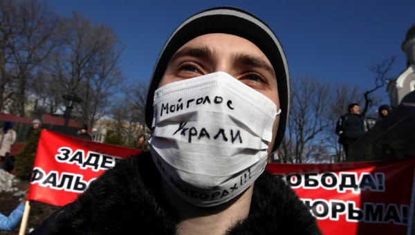 Người tham gia biểu tình tại Vladivostok ngày 10/12. Ảnh Rian