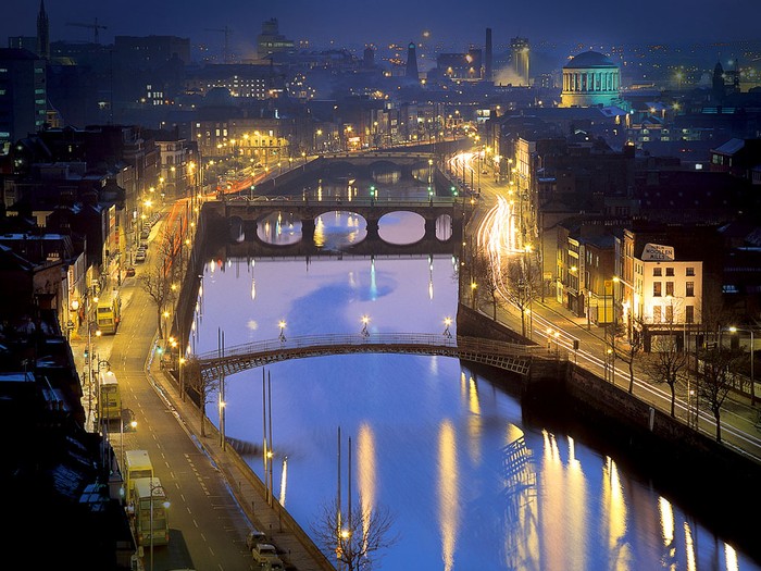 Thủ đô Dublin rực rỡ ánh đèn trong đêm