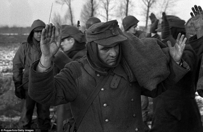 Các tù nhân chiến tranh tại biên giới Pháp - Đức ngày 10/1/1945