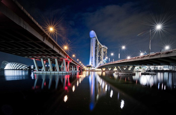 Cây cầu dẫn tới toàn nhà Sands ở Vịnh Marina