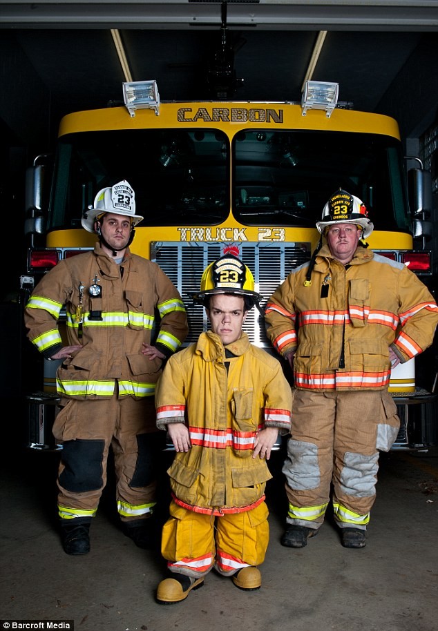 Vince Brasco và những người lính cứu hỏa địa phương