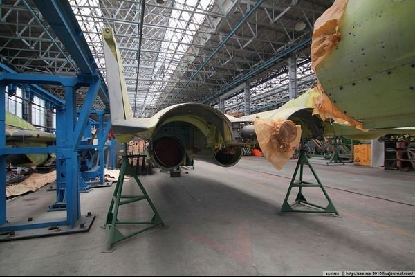 Bên trong xưởng sản xuất máy bay quân sự của Nga