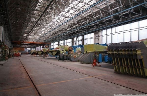 Bên trong xưởng sản xuất máy bay quân sự của Nga