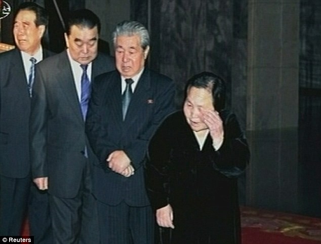 Các quan chức cấp cao Triều Tiên (trái sang phải): Kim Phyong Hae, Thae Jong Su, Ju Kyu và Kim Rak Hui. Tất cả đều là thành viên Đảng Lao động.