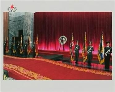 Phòng tang lễ trong lăng Kumsusan, nơi đặt thi hài của Chủ tịch Kim nhà cha ông, nhà sáng lập nước Triều Tiên Kim IL Sung. Được biết, Chủ tịch Il Sung cũng đã từng qua đời ở tuổi 82 vì bệnh tim.