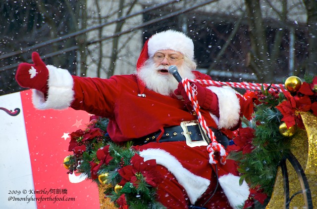 Ông già Noel diễu hành trong lễ hội thường niên " Vancouver Rogers Santa Claus Parade" lần thứ 8 tại Vancouver, Canada ngày 14/12/2011