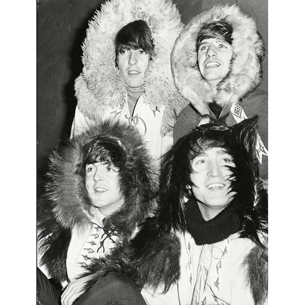 Nhóm The Beatles là nhóm có lượng đĩa đơn giành vị trí số 1 trong bảng xếp hạng "Most Christmas Number One singles" nhiều nhất. Đó là 4 đĩa đơn: "I Wanna Hold Your Hand" (1/12/1963), "I Feel Fine" (10/12/1964), "Day Tripper/We Can Work it Out" (16/12/1965) và 'Hello Goodbye" (6/12/1967).